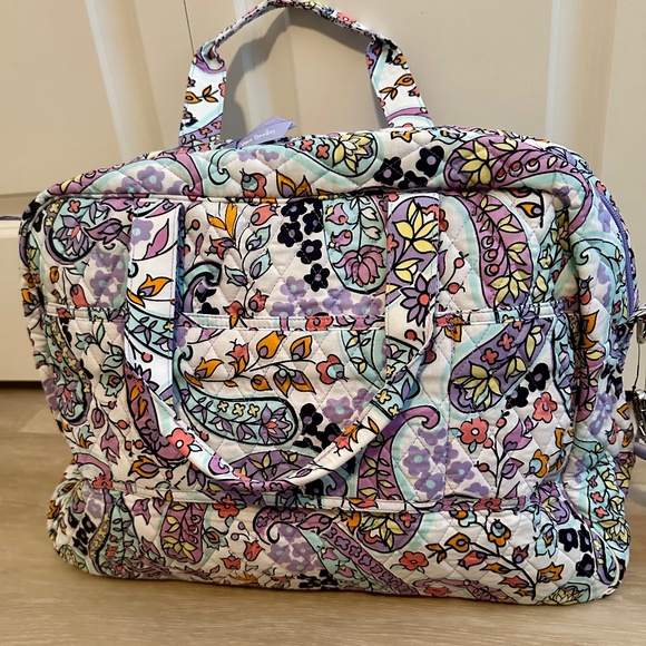 New VERA BRADLEY MEDIUM TRAVELER BAG TOTE WEEKENDER in Maddalena Paisley R$139 - Picture 3 of 8